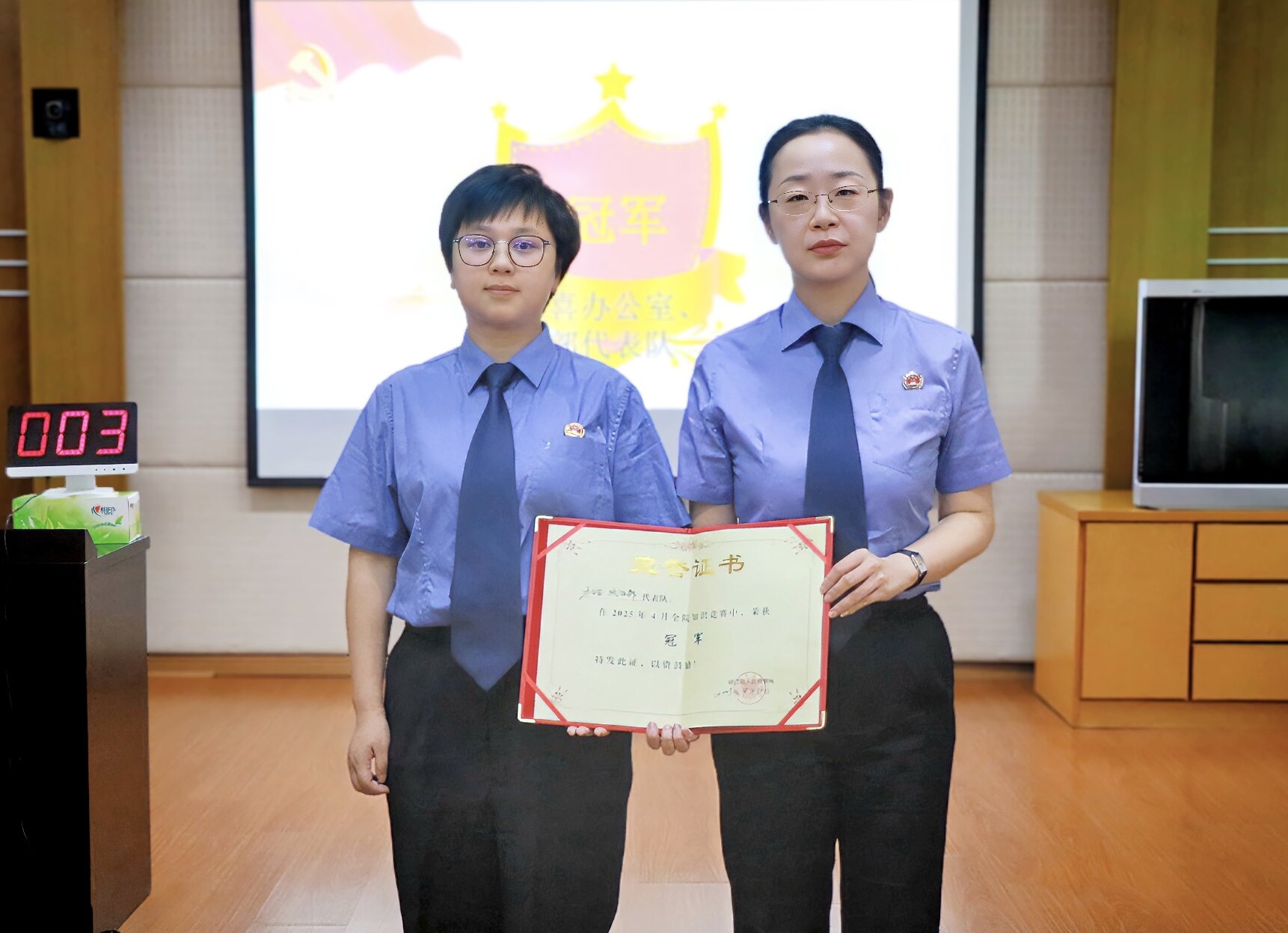 知识竞赛颁奖.jpg