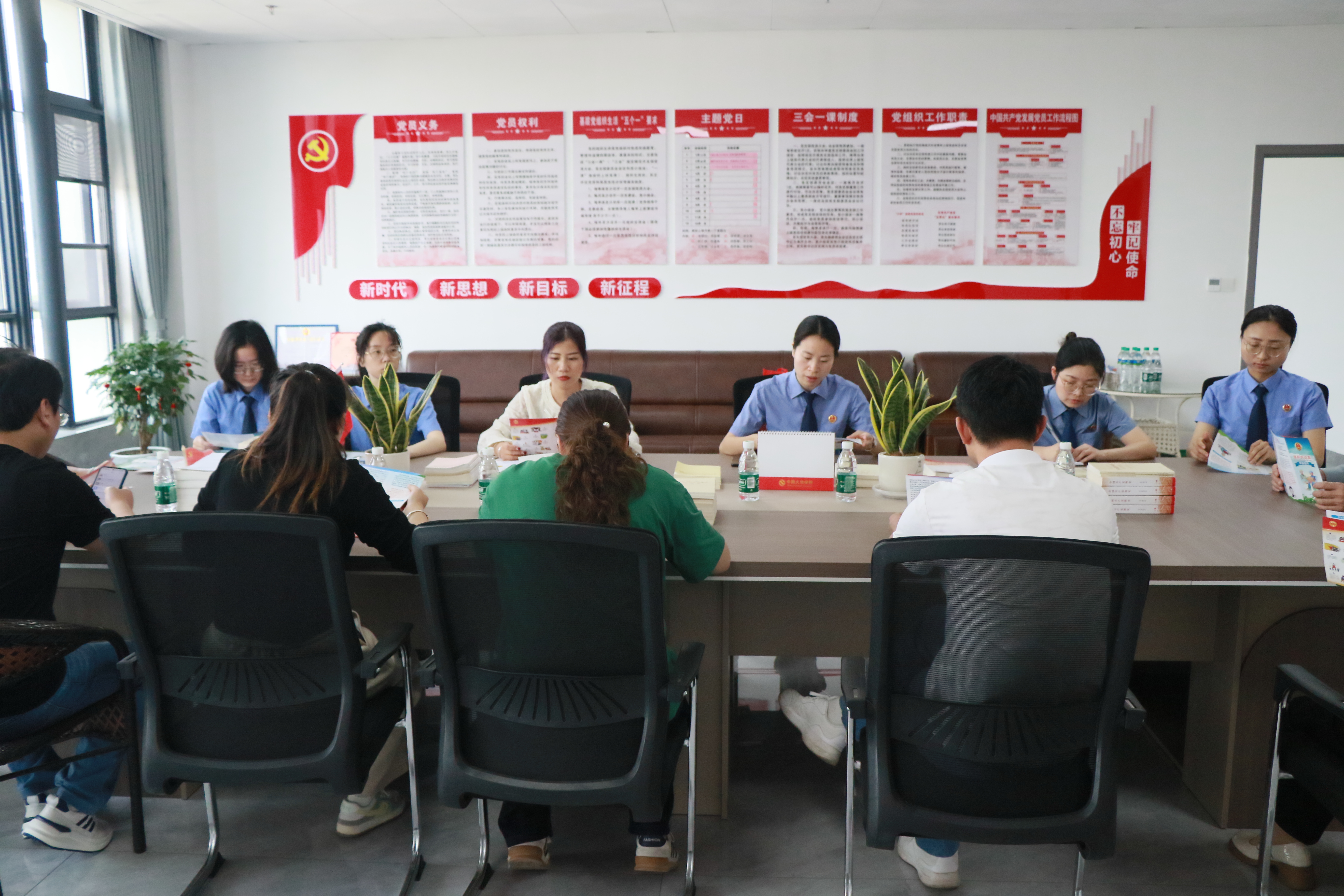 检护物流安全,法治护航发展——检察机关走进赣中物流园1.JPG